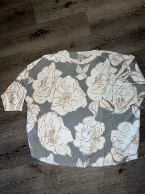 Sioni Gray Sweater with Cream Floral Print